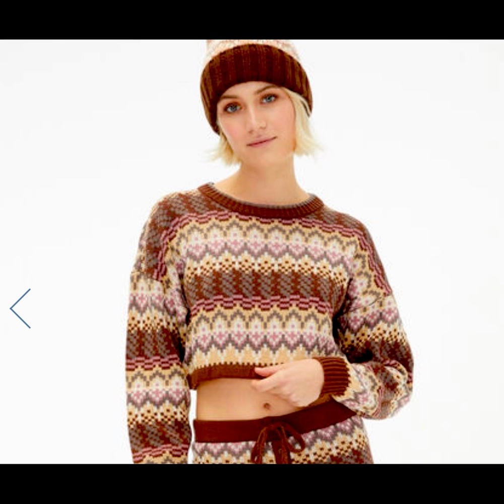 Aeropostale cropped patterned sweater